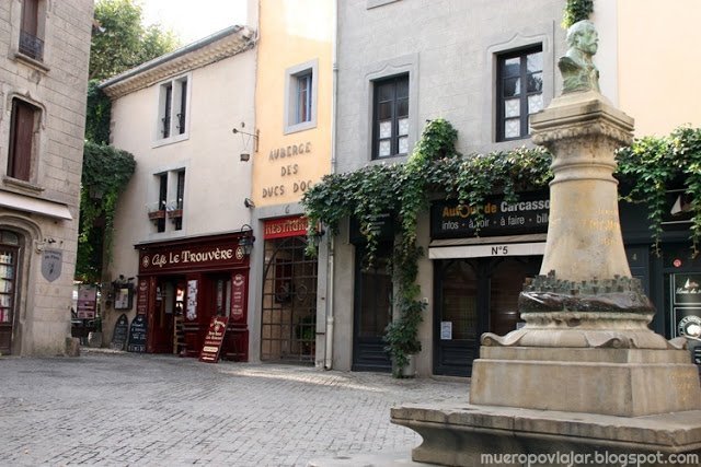 Dentro de la Cité de Carcassonne hay todo tipo de tiendas y restuarantes