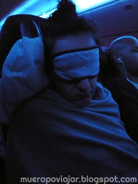 El antifaz será tu mejor amigo si quieres dormir en el avión