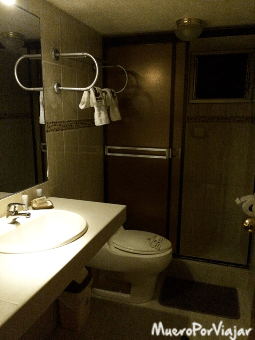 El baño de la habitación del Hotel Balsa Inn en Puno