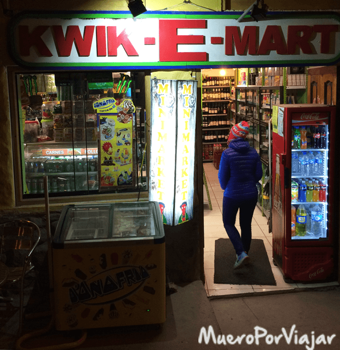 Un supermercado de Ollantaytambo que nos recordaba mucho a los Simpsons 