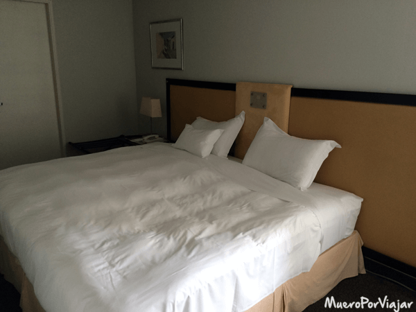 la cama de la habitación del Hotel Mariel en Lima era muy cómoda y grande