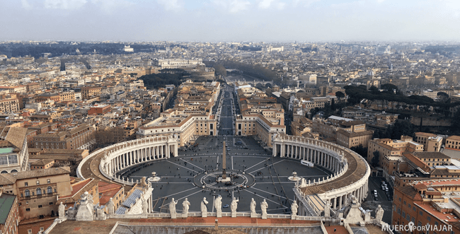 Vistas desde lo alto de la Cúpula de la Basílica de San Pedro en el Vaticano
