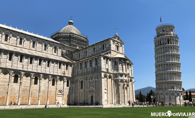 La plaza del Duomo en Pisa donde podemos encontrar la famosa Torre inclinada de Pisa