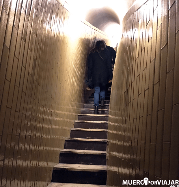 Escaleras para acceder a la cúpula de San Pedro