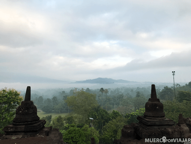 Los bosques que rodean Borobudur adornan su precioso paisaje