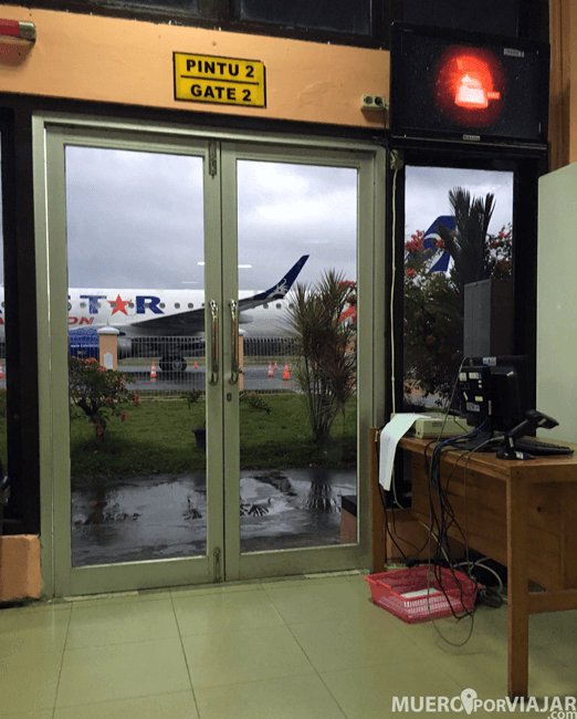 Puerta de entrada del aeropuerto de Borneo - Indonesia