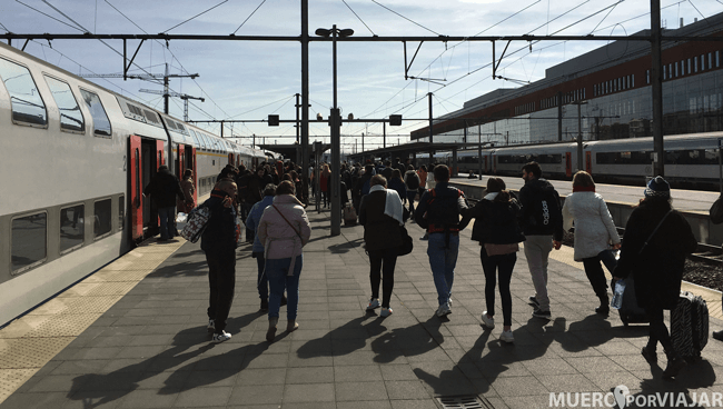 El tren es una de las mejores opciones para desplazarte de Bruselas a Brujas