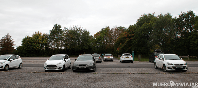 En toda la zona de los Cotswolds hay mucho parking en las entradas a los pueblos