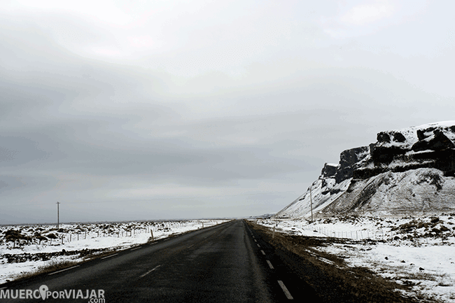 Carretera nevada en Islandia