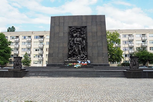 El monumento a los Heroes del Gueto en Varsovia