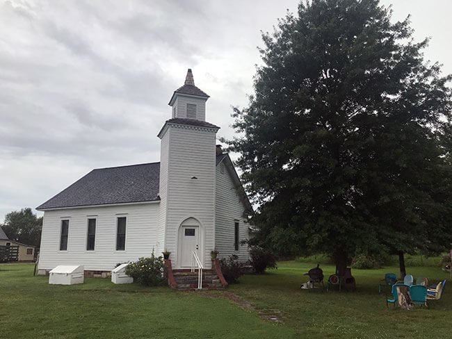 El pueblo de Red Oak 2 cubre una gran extensión, incluso tiene una Iglesia
