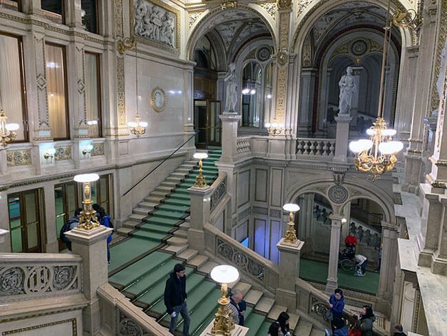 El precioso edificio de la Opera de Viena por dentro