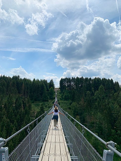 El puente suspendido Hängeseilbrücke en Geierlay, Alemania