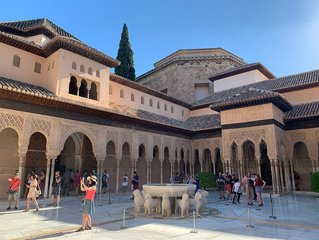 Patio de los Leones de La Alhambra