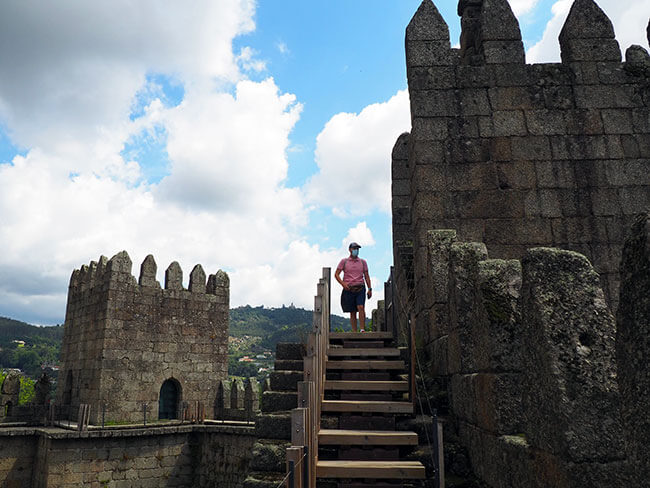Caminando por el Castillo de Guimaraes