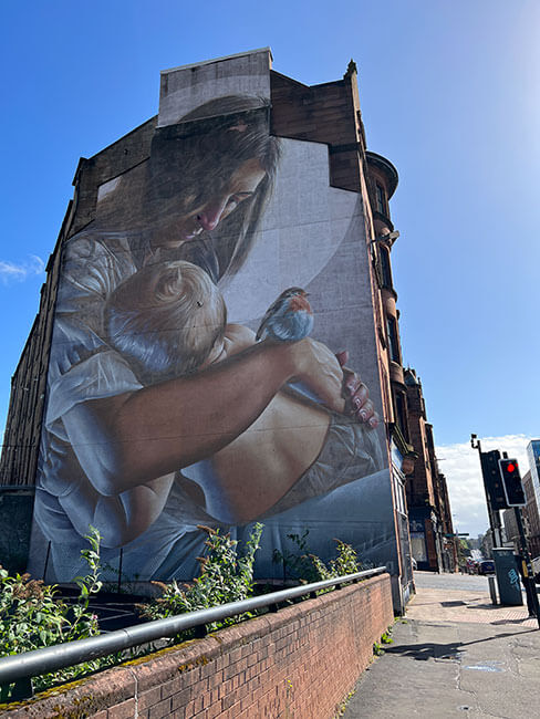 Uno de los murales en Glasgow