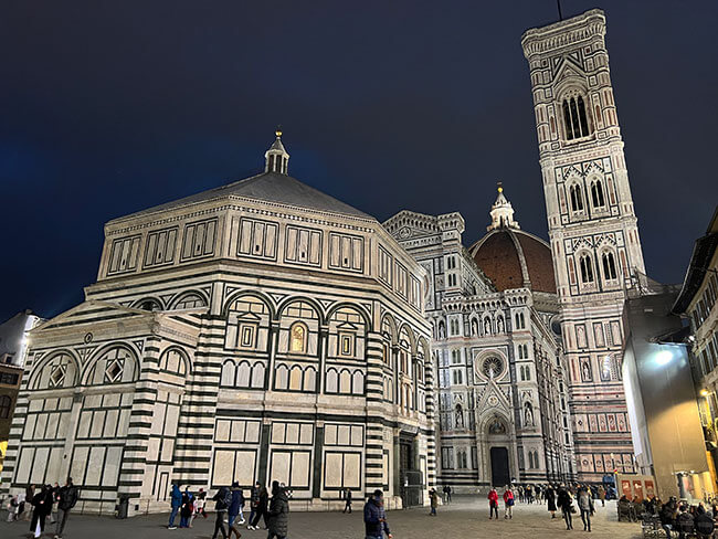 Plaza del Duomo de noche