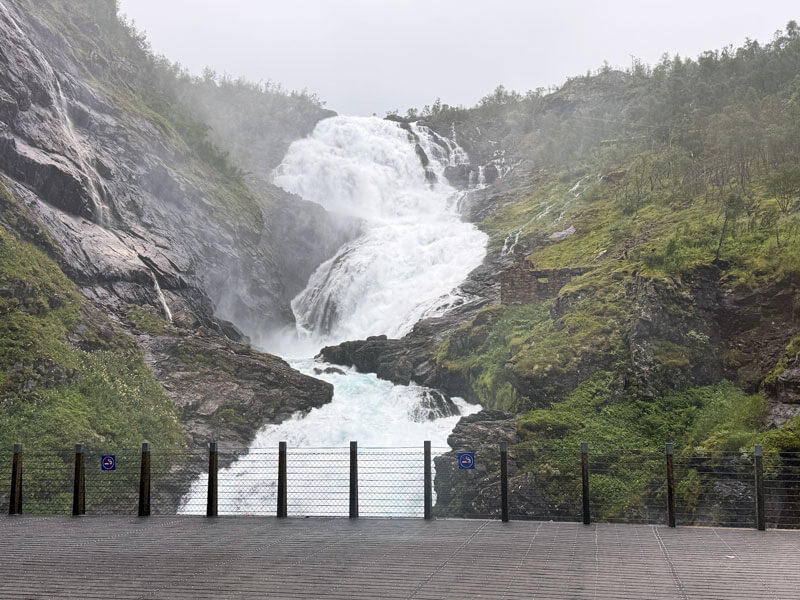 cascada de Kjosfossen cascada de Kjosfossen